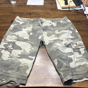 Lei cargo shorts size 7